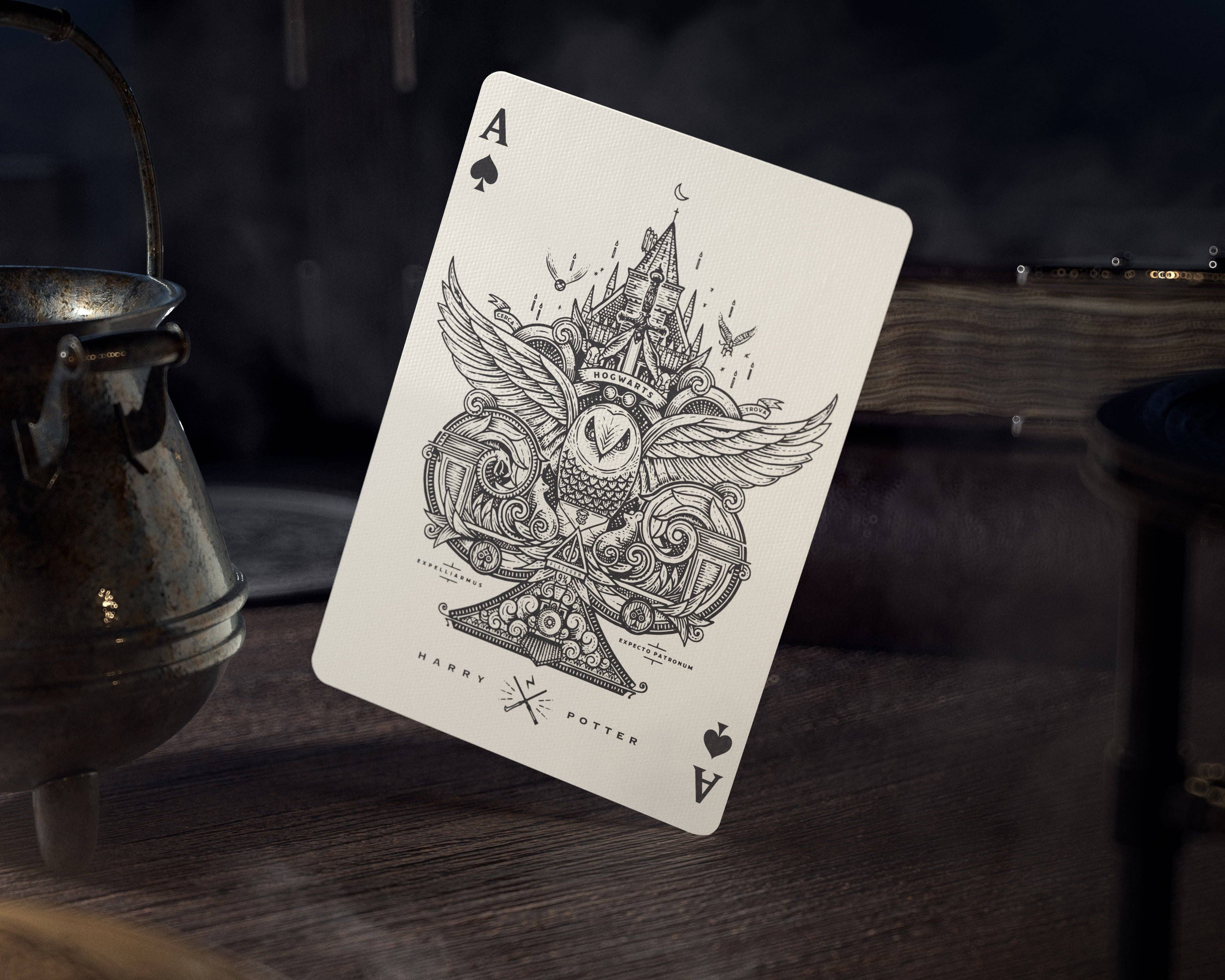 Harry Potter Playing Cards: Red (Gryffindor) - Image 10