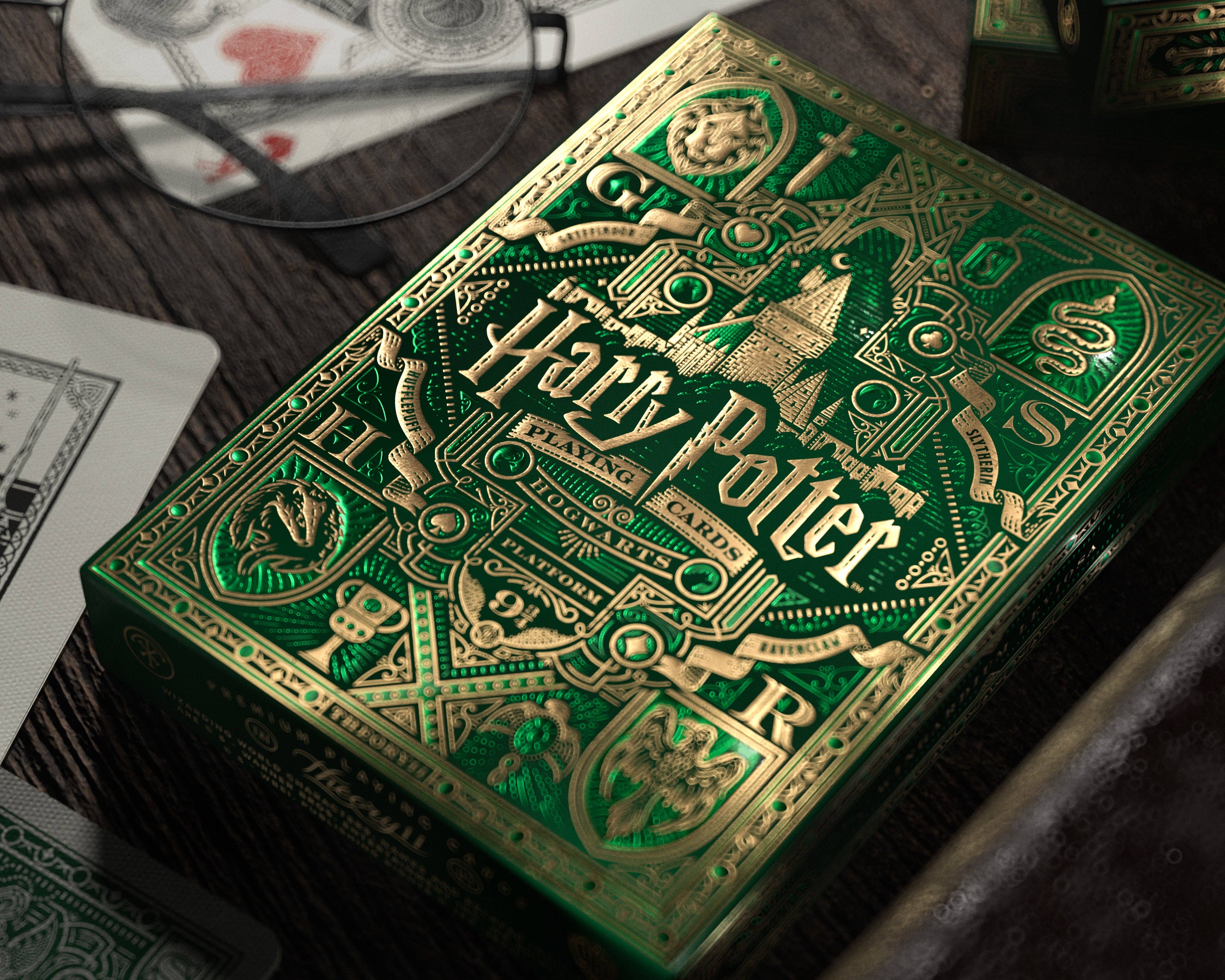 Harry Potter Playing Cards: Red (Gryffindor) - Image 16